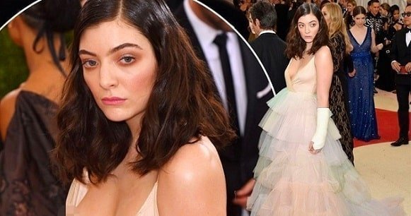 Wedding pics of Lorde.