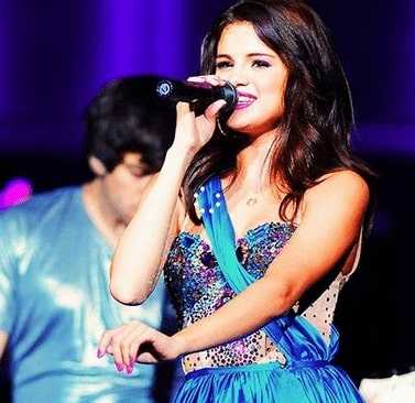 Live performance of Selena Gomez